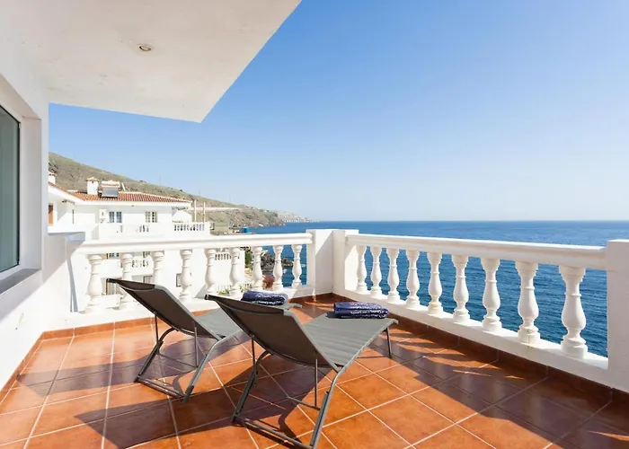 Over The Ocean アパート カンデラリア