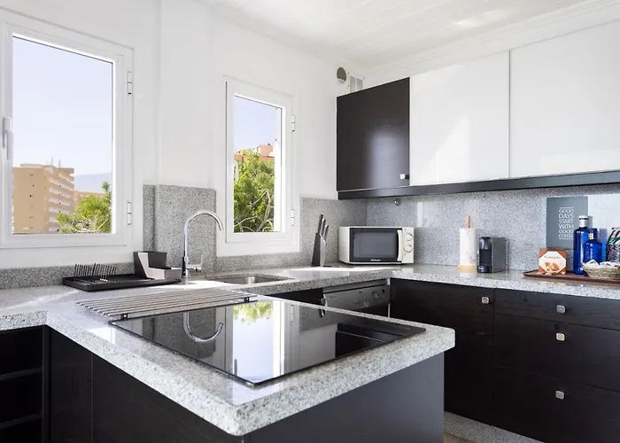 Over The Ocean アパート